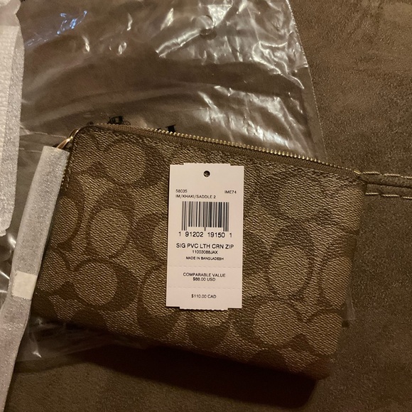 Coach - Picture 3 of 3